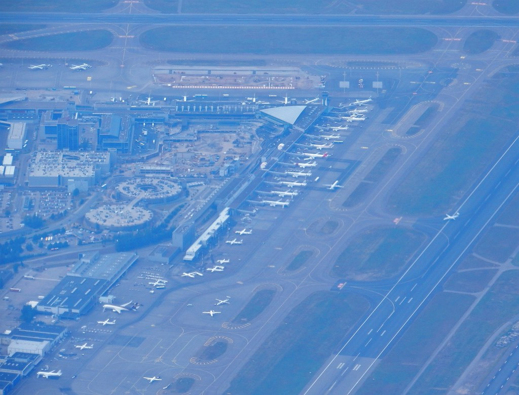 Helsinki-Vantaa Airport (HEL)