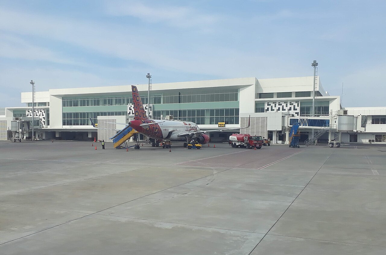 Ahmad Yani Airport (SRG) airport lounge