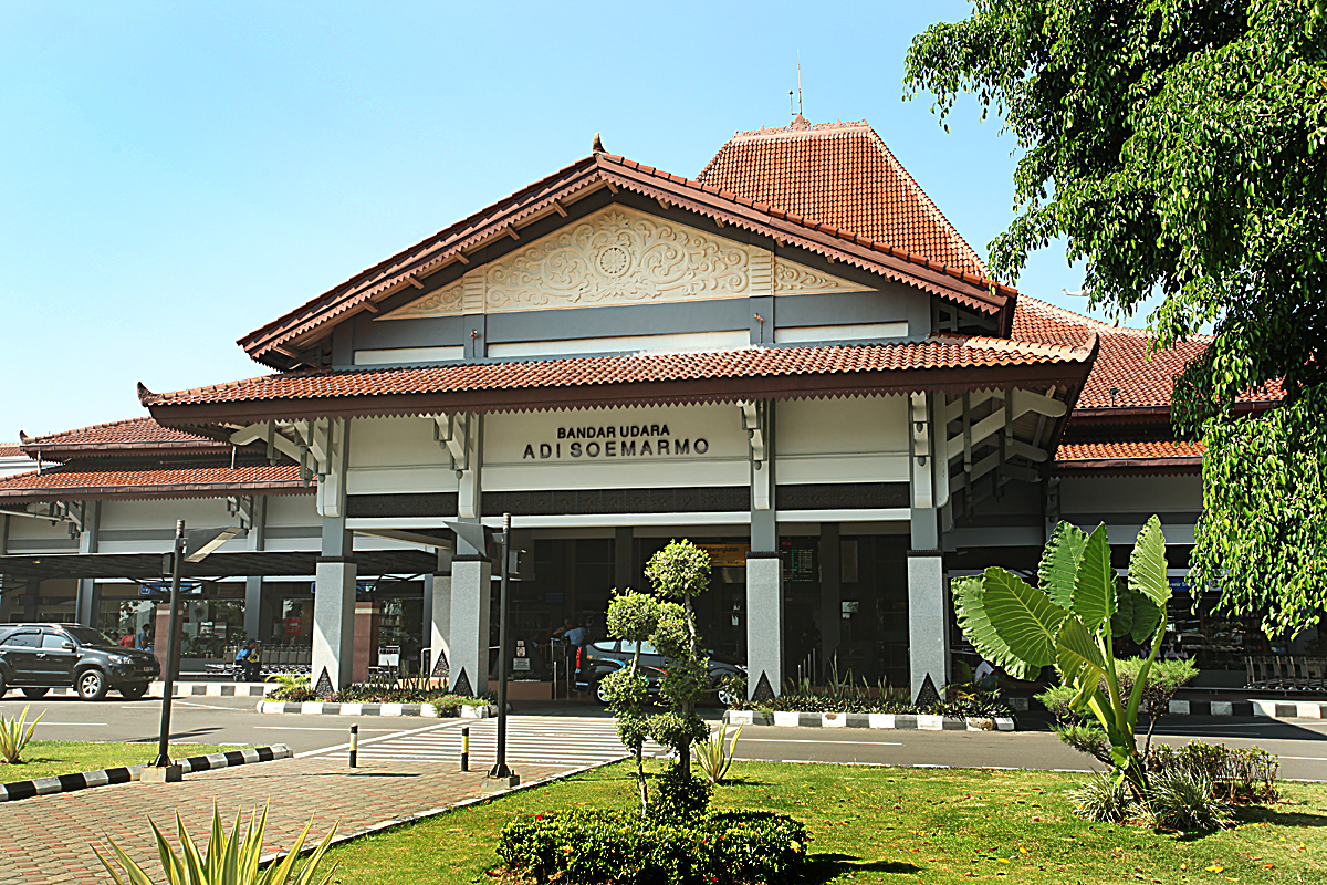 Adi Sumarmo Airport (SOC) airport lounge