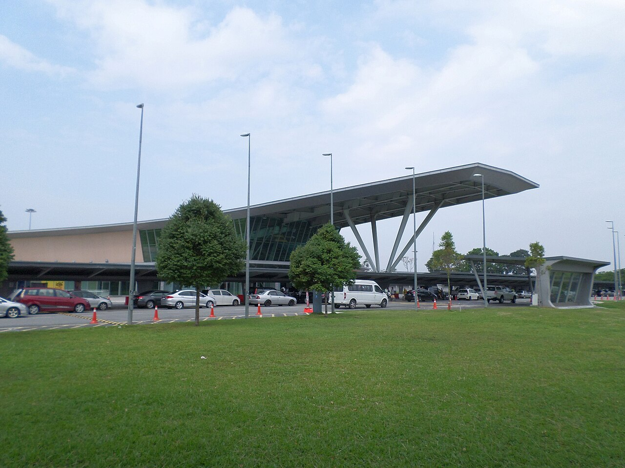 Senai International Airport (JHB) airport lounge