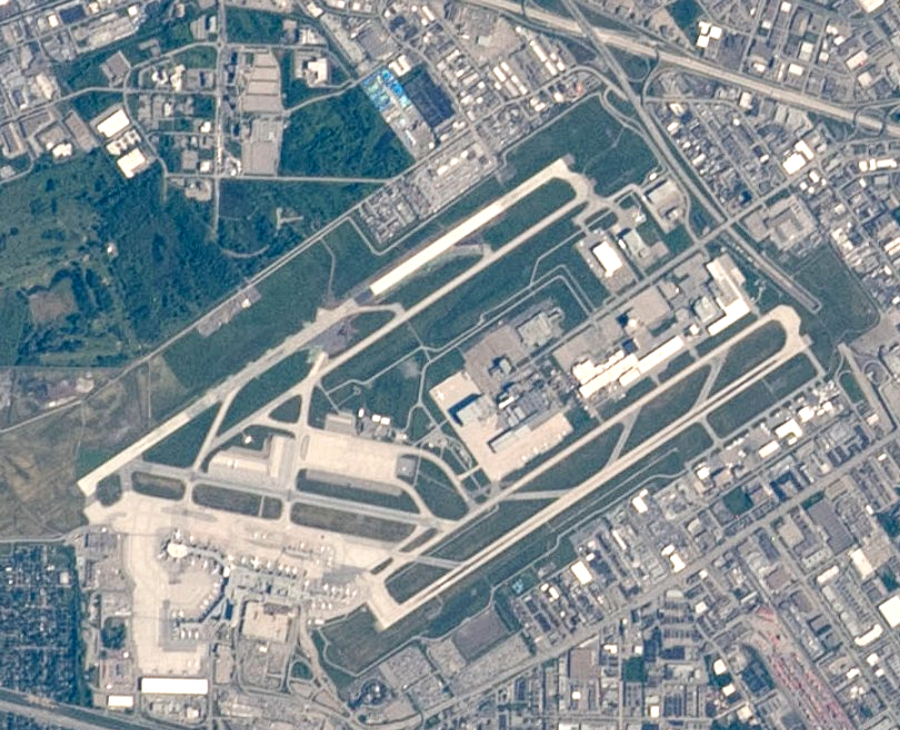 Pierre Elliott Trudeau International Airport (YUL) airport lounge