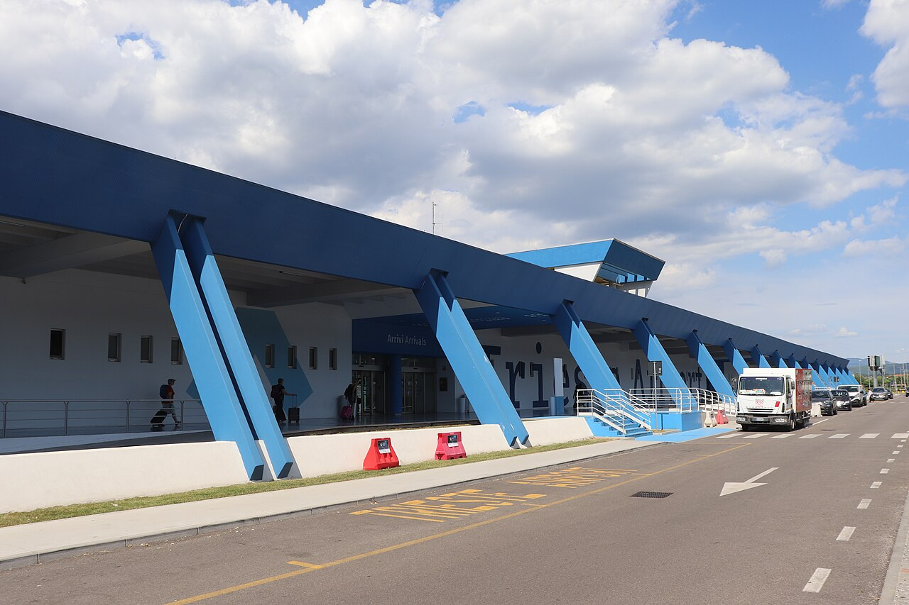 Ronchi dei Legionari Airport (TRS) airport lounge