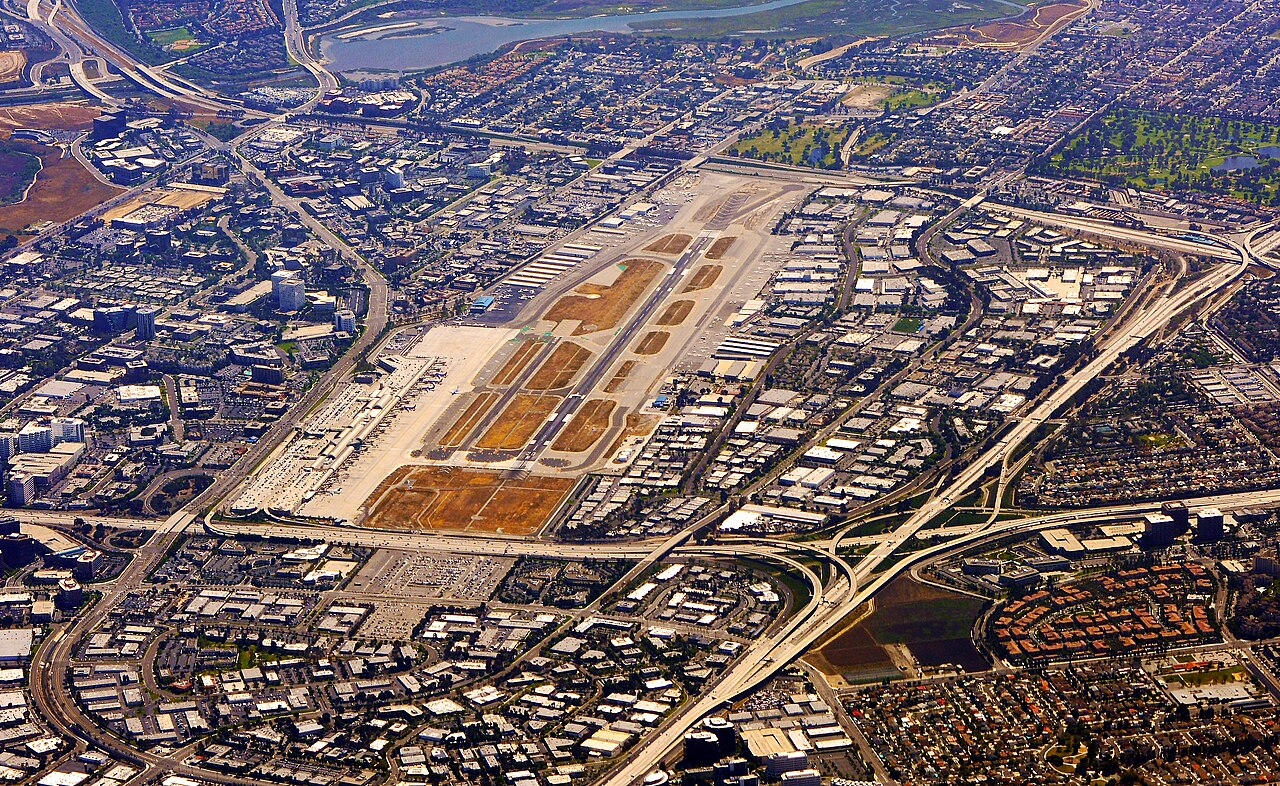 John Wayne Airport (SNA) airport lounge