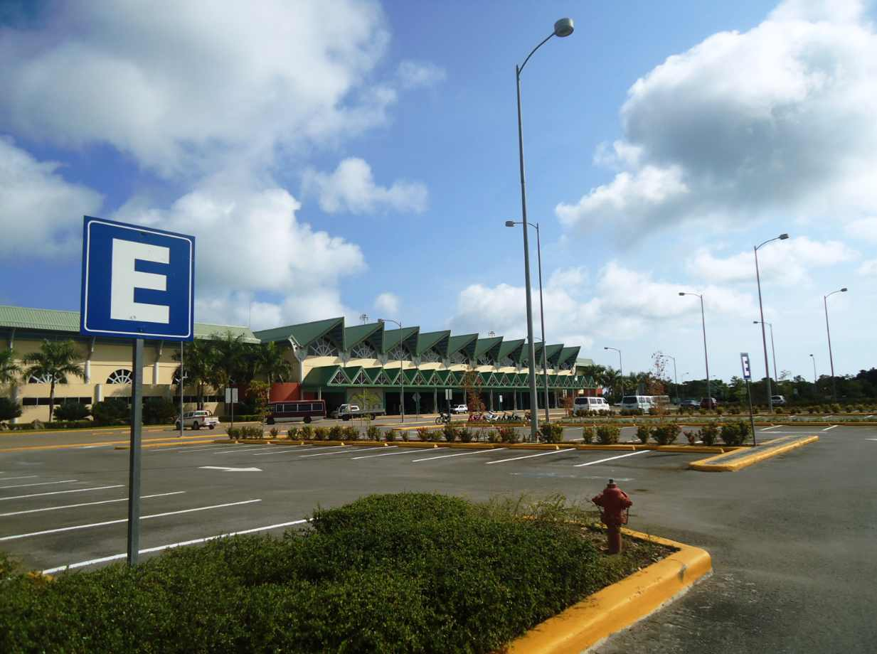 El Catey International Airport (AZS) airport lounge