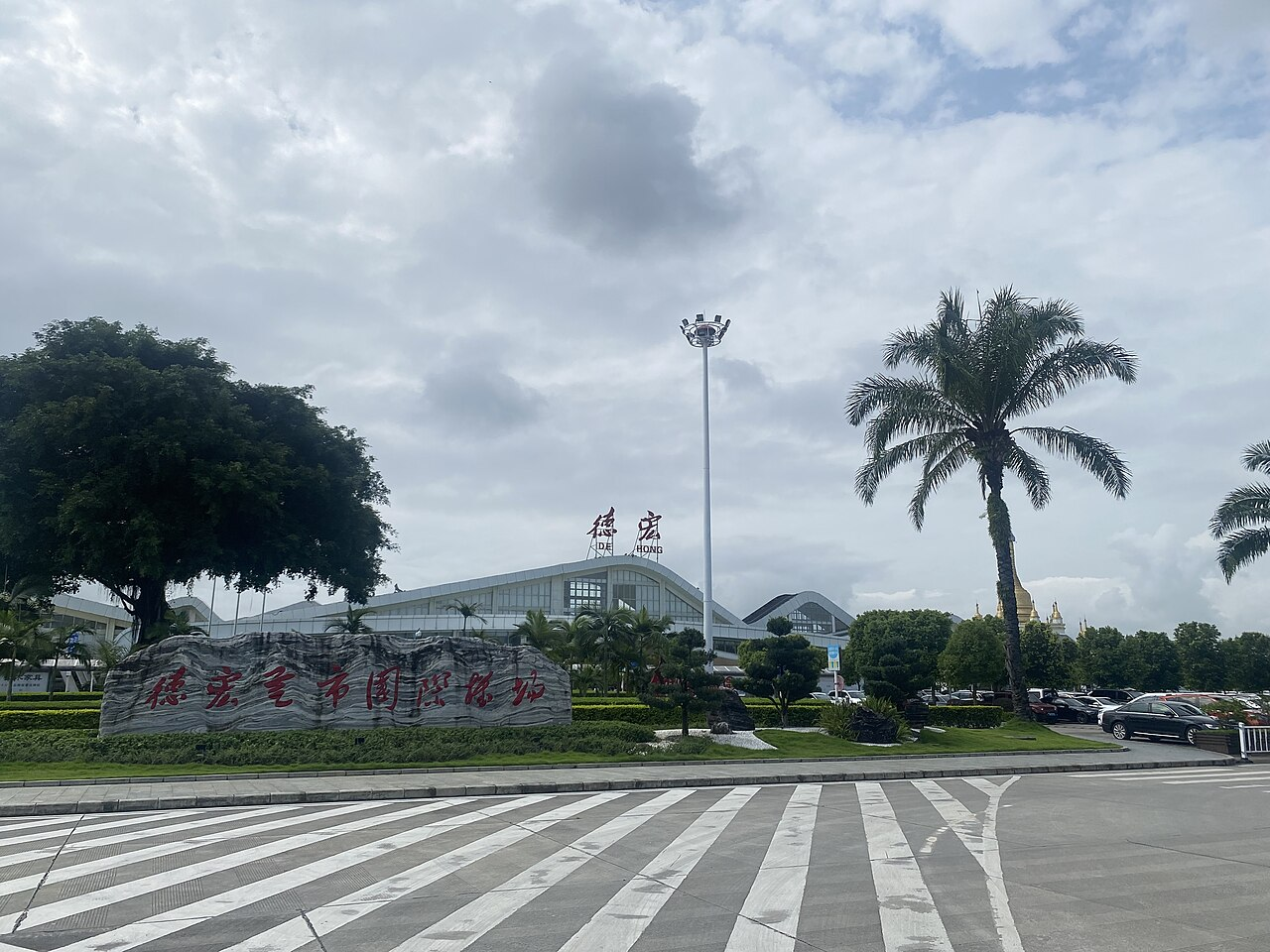 Dehong Mangshi Airport (LUM)