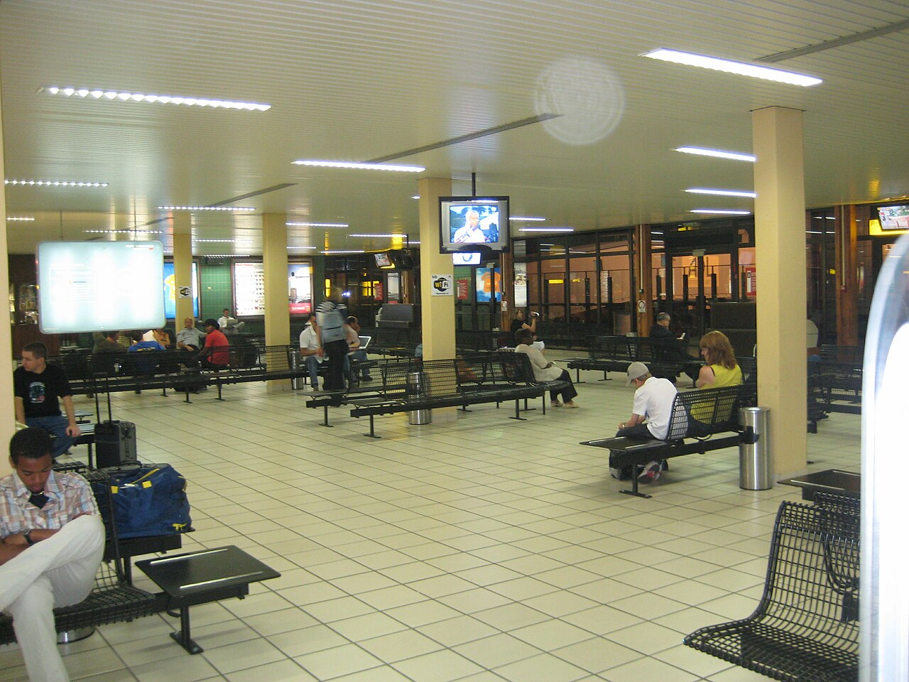 Leon M'ba International Airport (LBV)