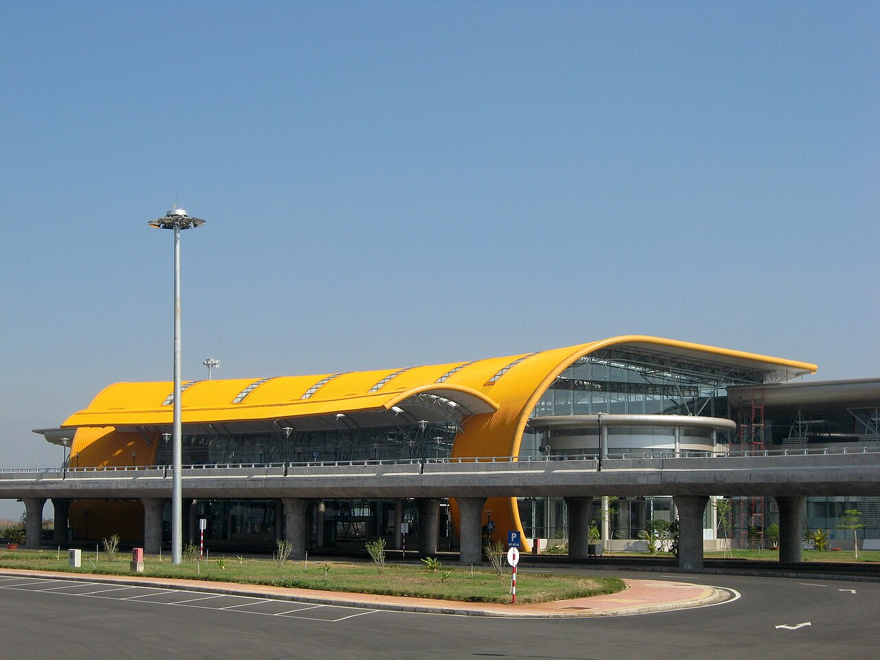Lien Khuong Airport (DLI)