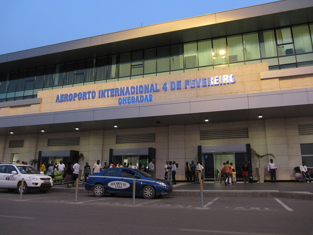 Quatro de Fevereiro International Airport (LAD)