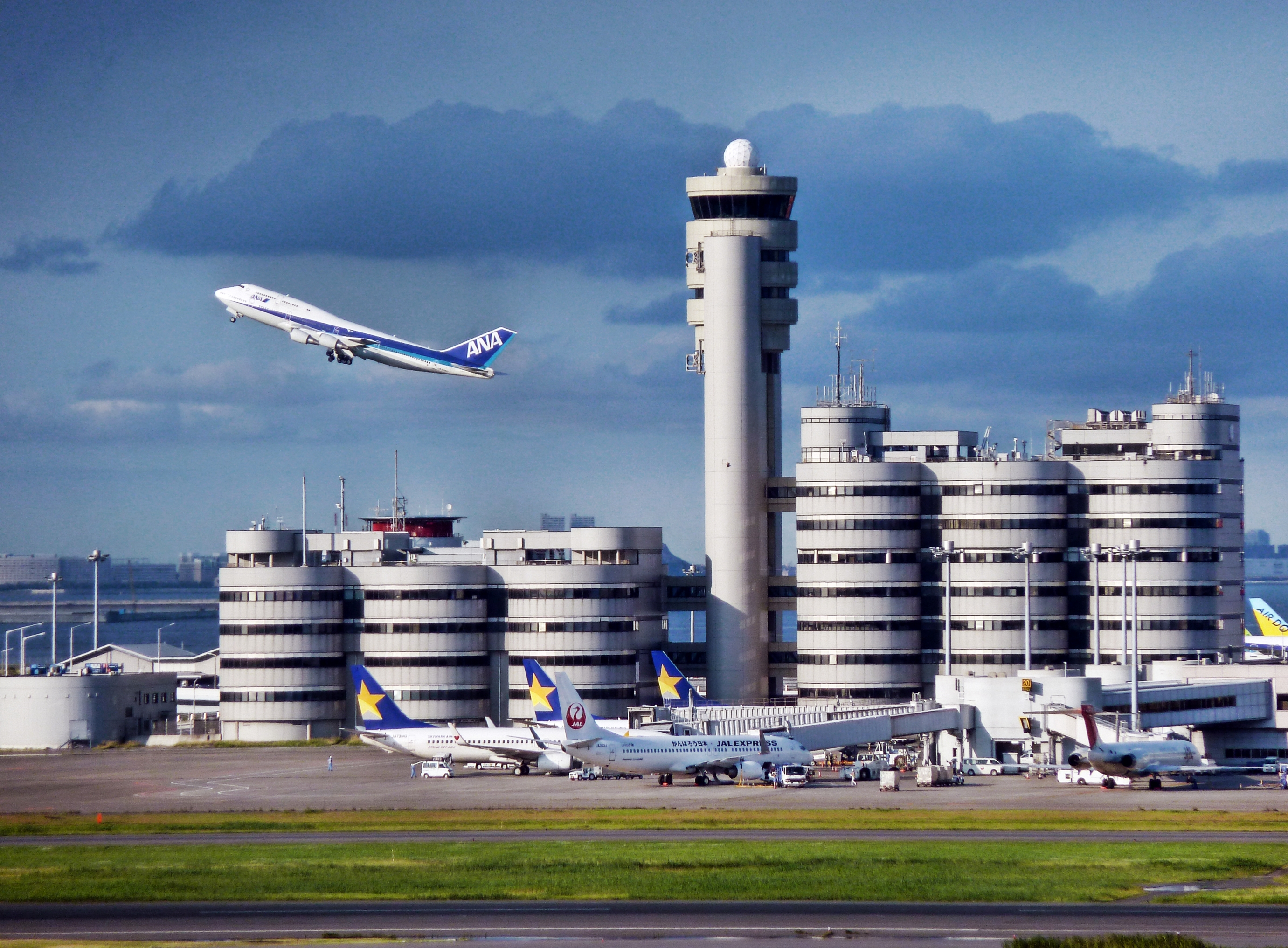 Tokyo International (Haneda) Airport (HND)