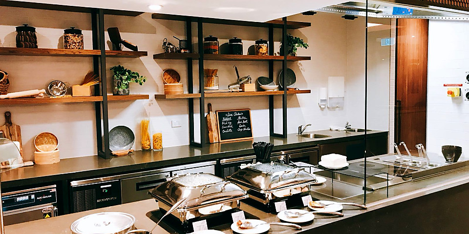 Plaza Premium Lounge | International Departures |Terminal 2 - interior view 3