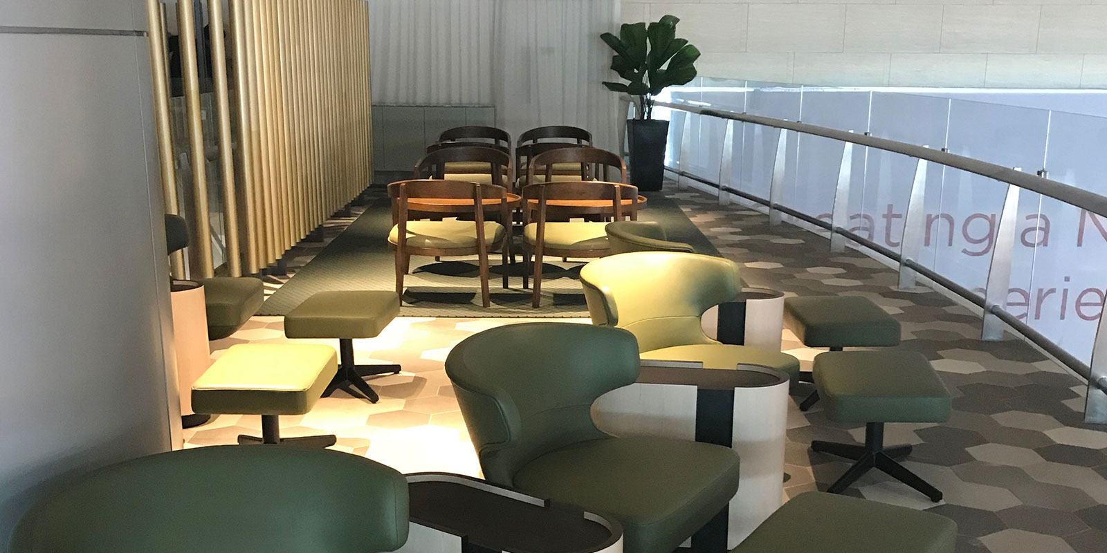BLOSSOM - SATS & Plaza Premium Lounge | Terminal 4 - interior view 3